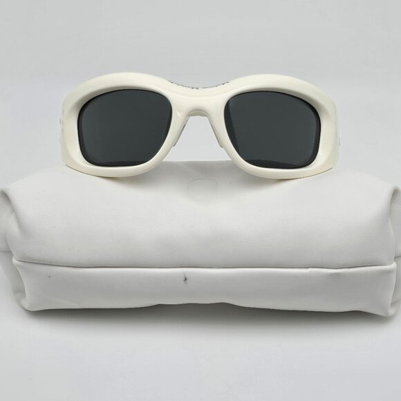 *SOLD* Maison Margiela x Gentle Monster MM002 White Frame Grey Lens Sunglasses - Picture 1 of 16